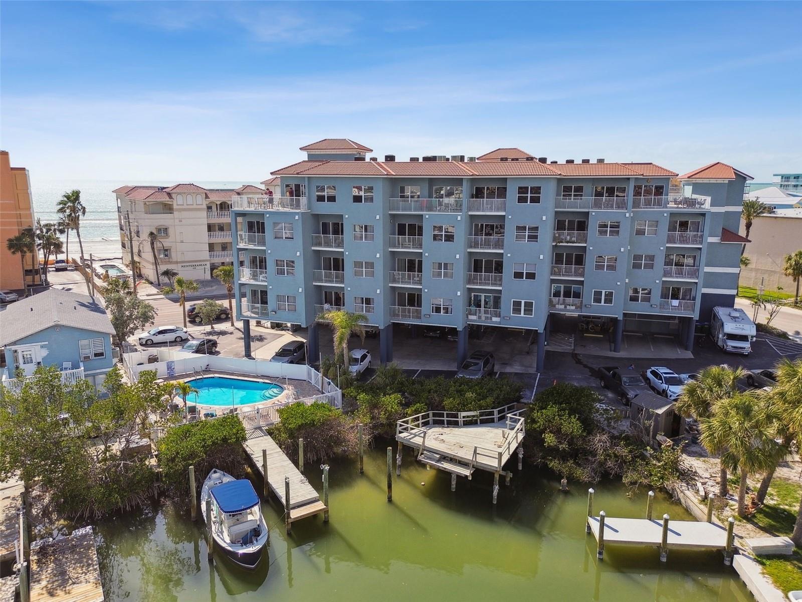 Image 16 of 49 For 13999 Gulf Boulevard 302