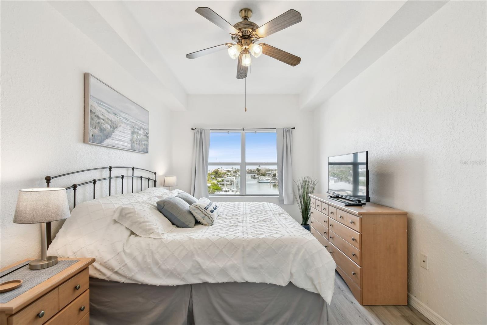 Image 36 of 49 For 13999 Gulf Boulevard 302