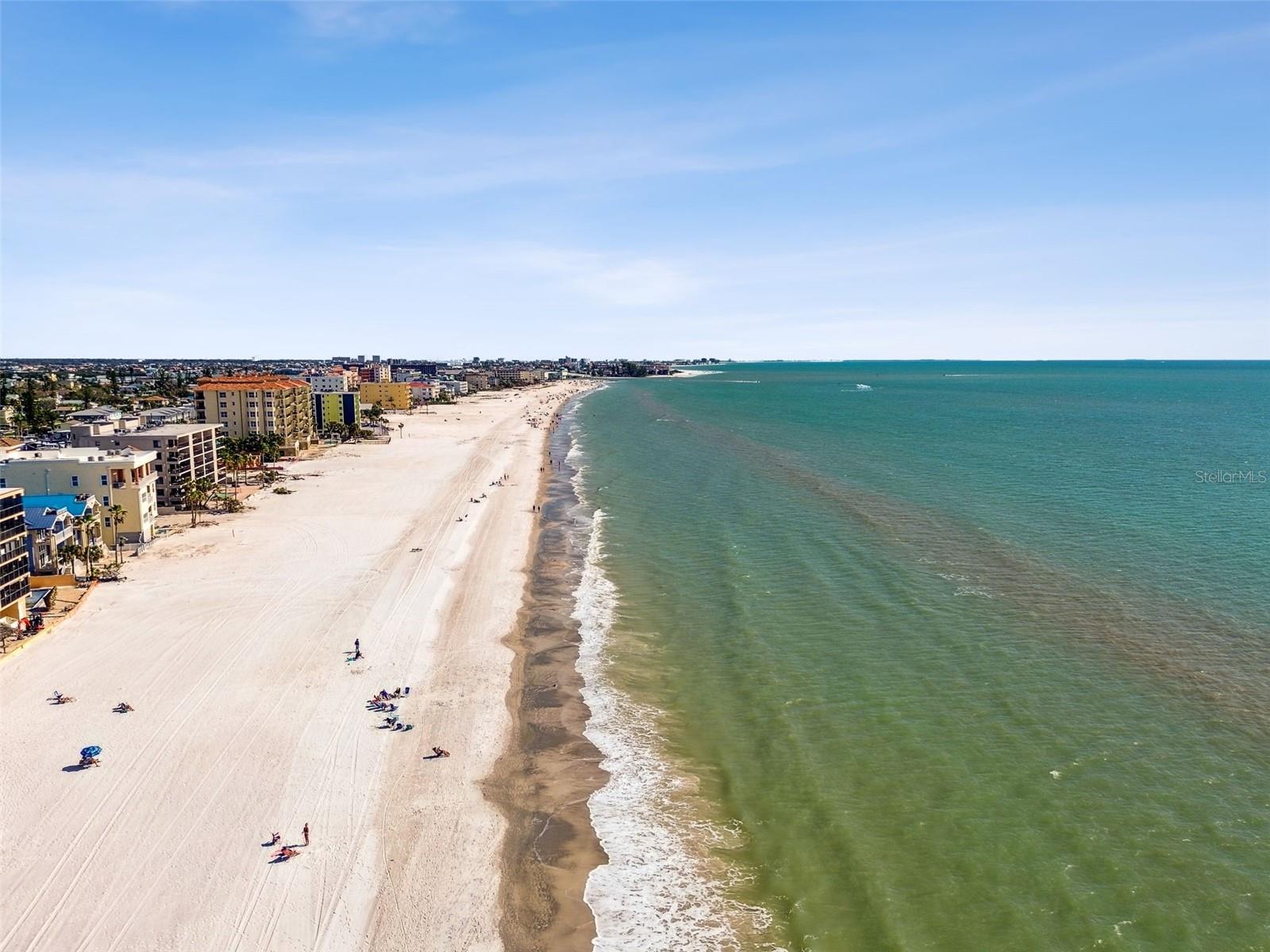 Image 43 of 49 For 13999 Gulf Boulevard 302