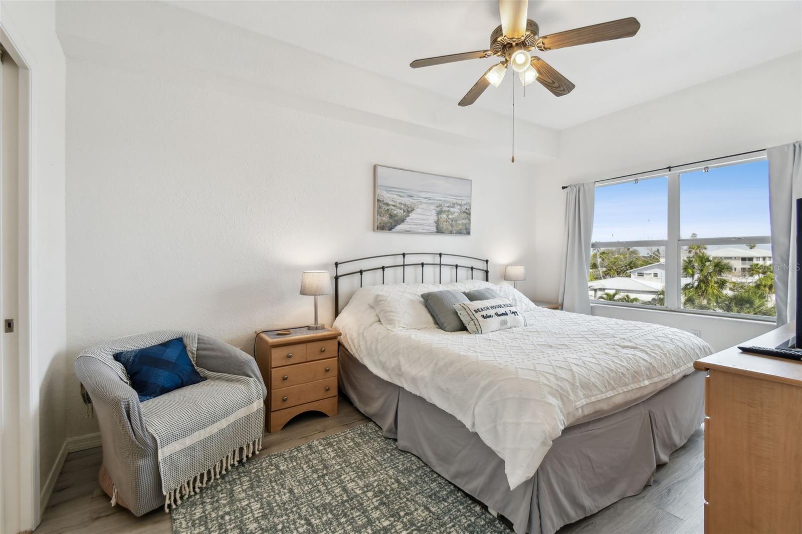 Image 9 of 49 For 13999 Gulf Boulevard 302