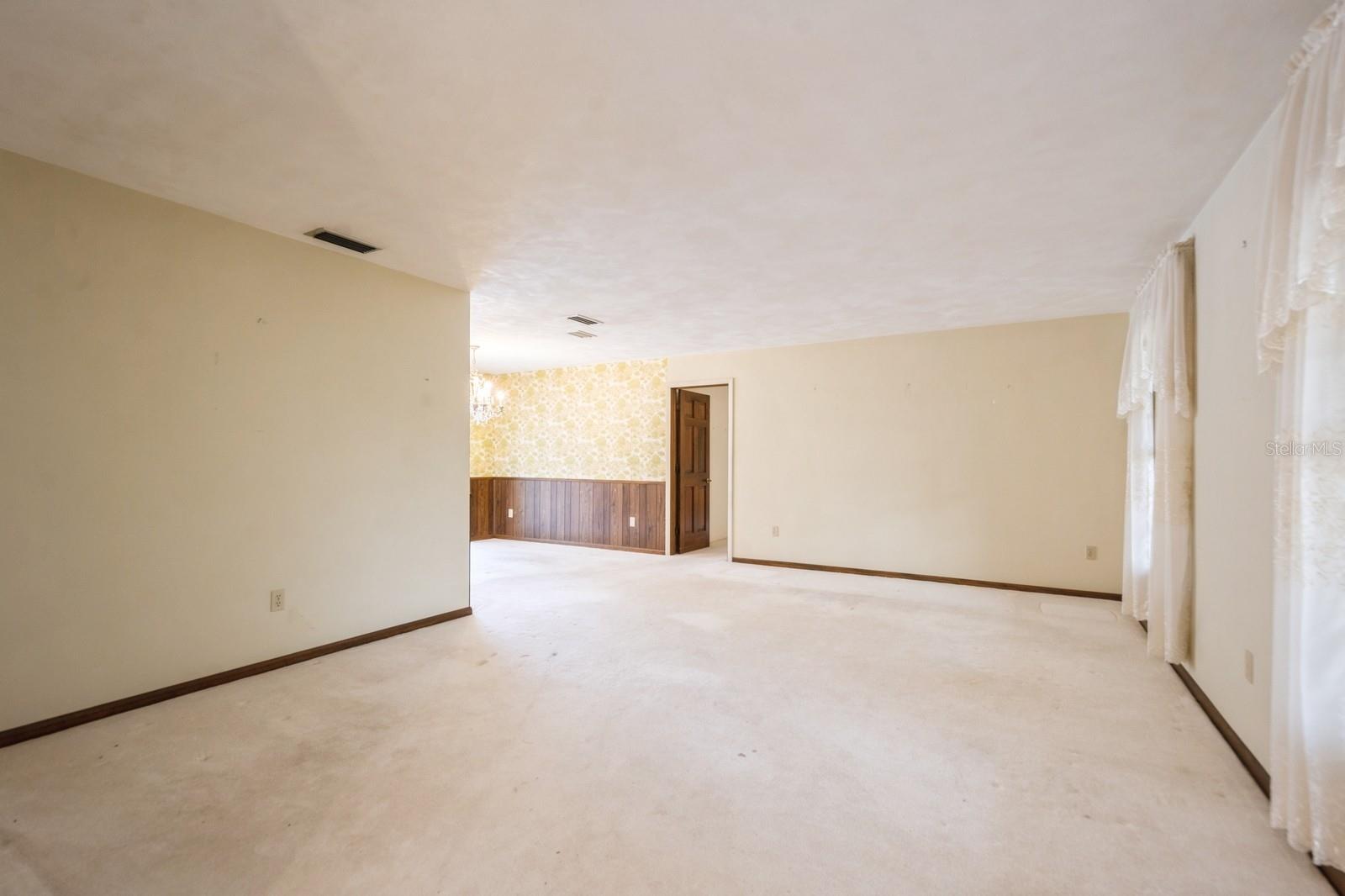 Listing photo id 1 for 2430 Catalonia Way S