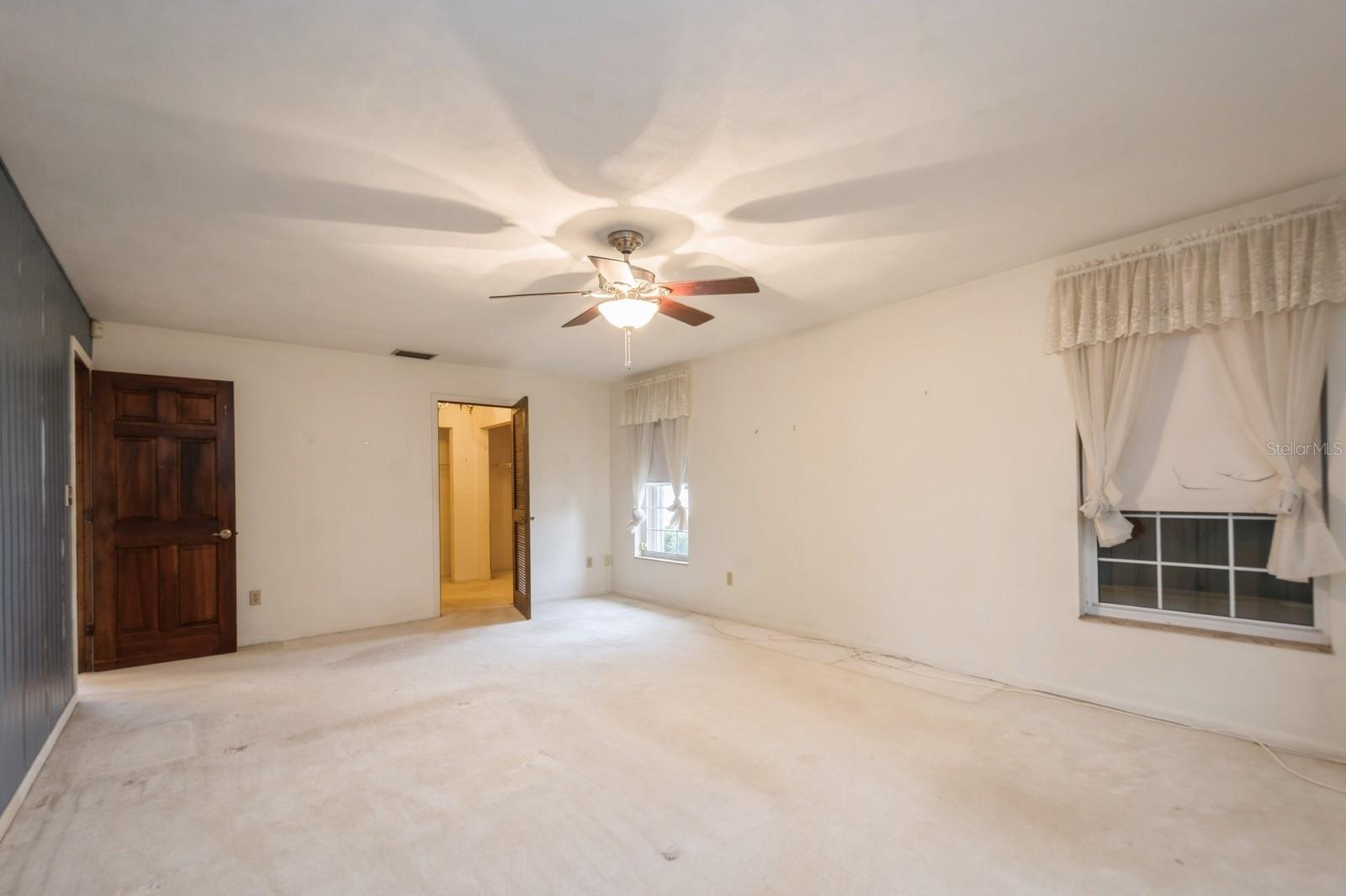 Listing photo id 4 for 2430 Catalonia Way S