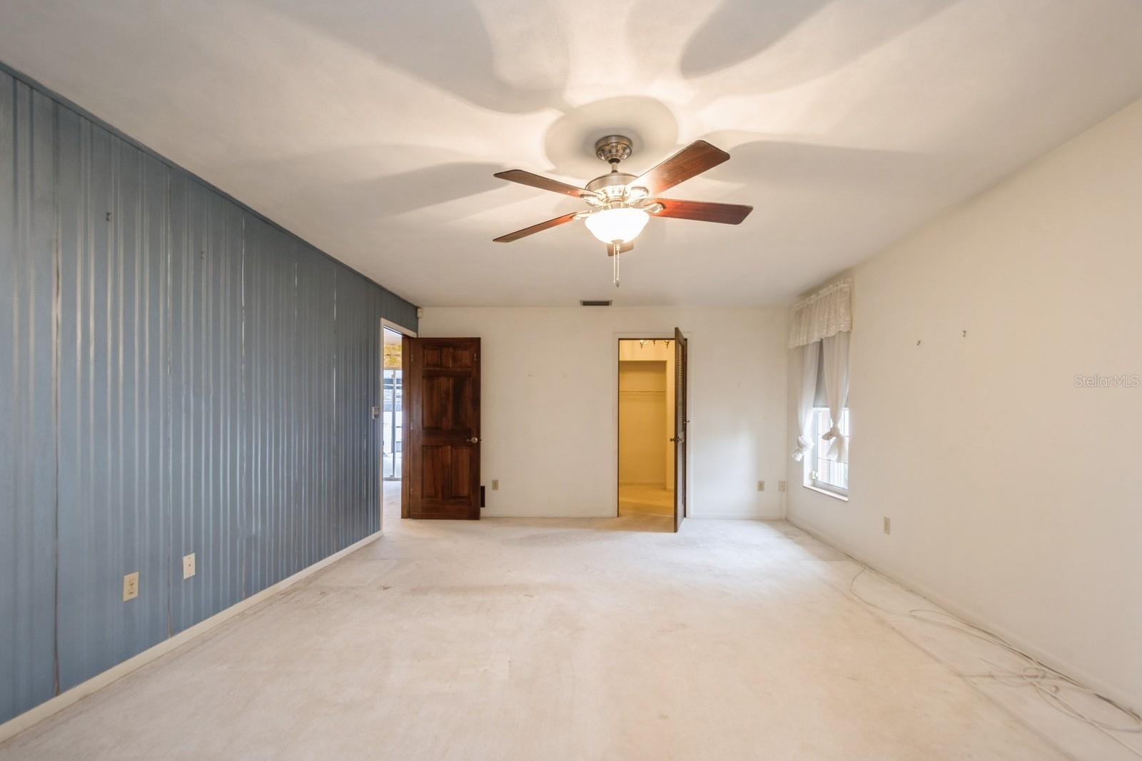 Listing photo id 5 for 2430 Catalonia Way S