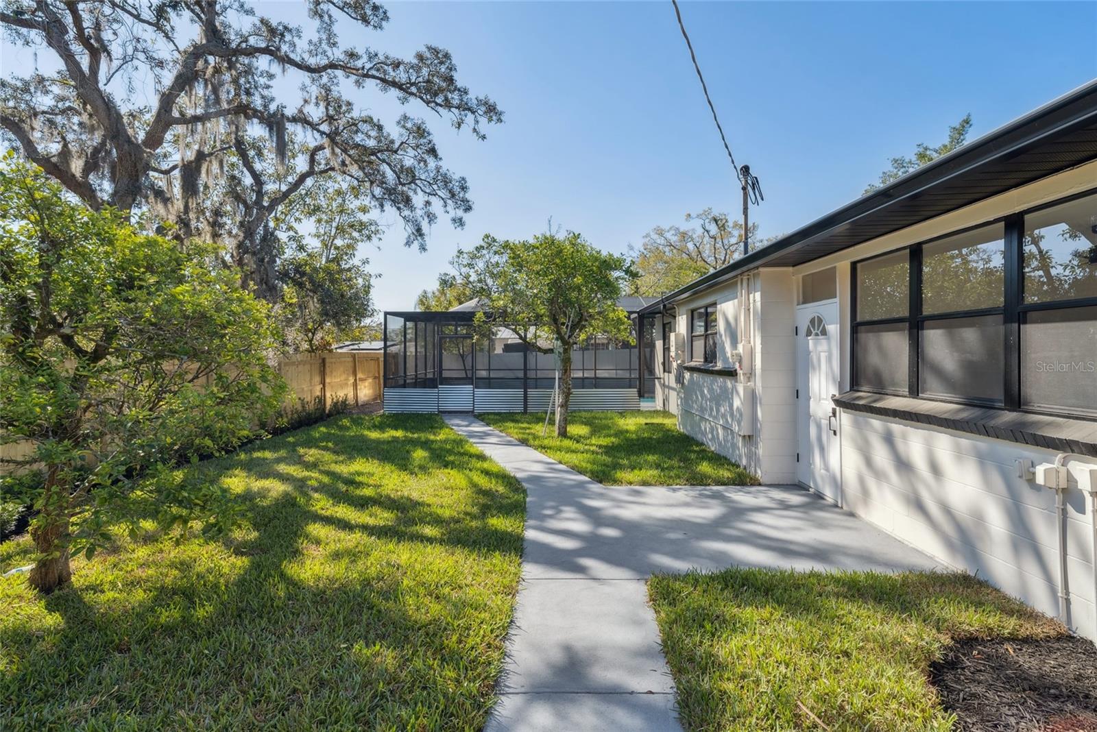 Listing photo id 1 for 205 Mission Hills Avenue