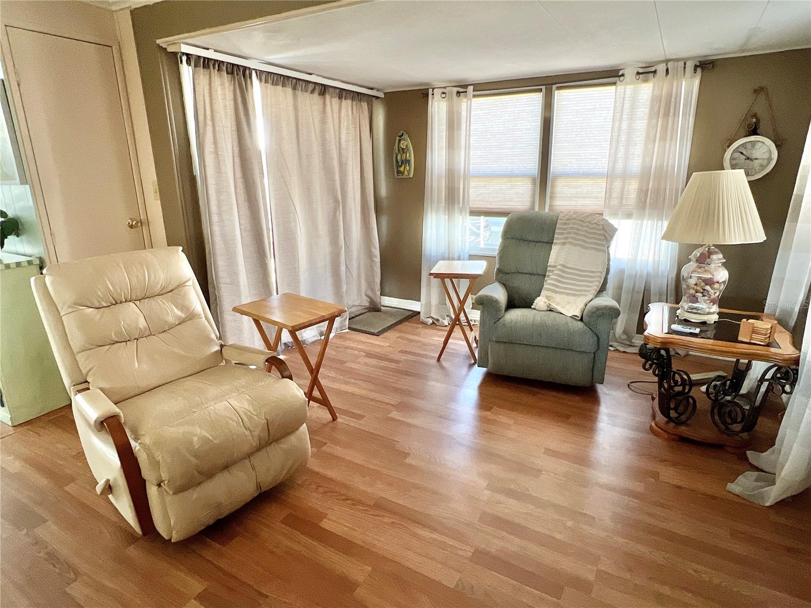 Listing photo id 12 for 7167 Mount Hawthorne Road Ne 591