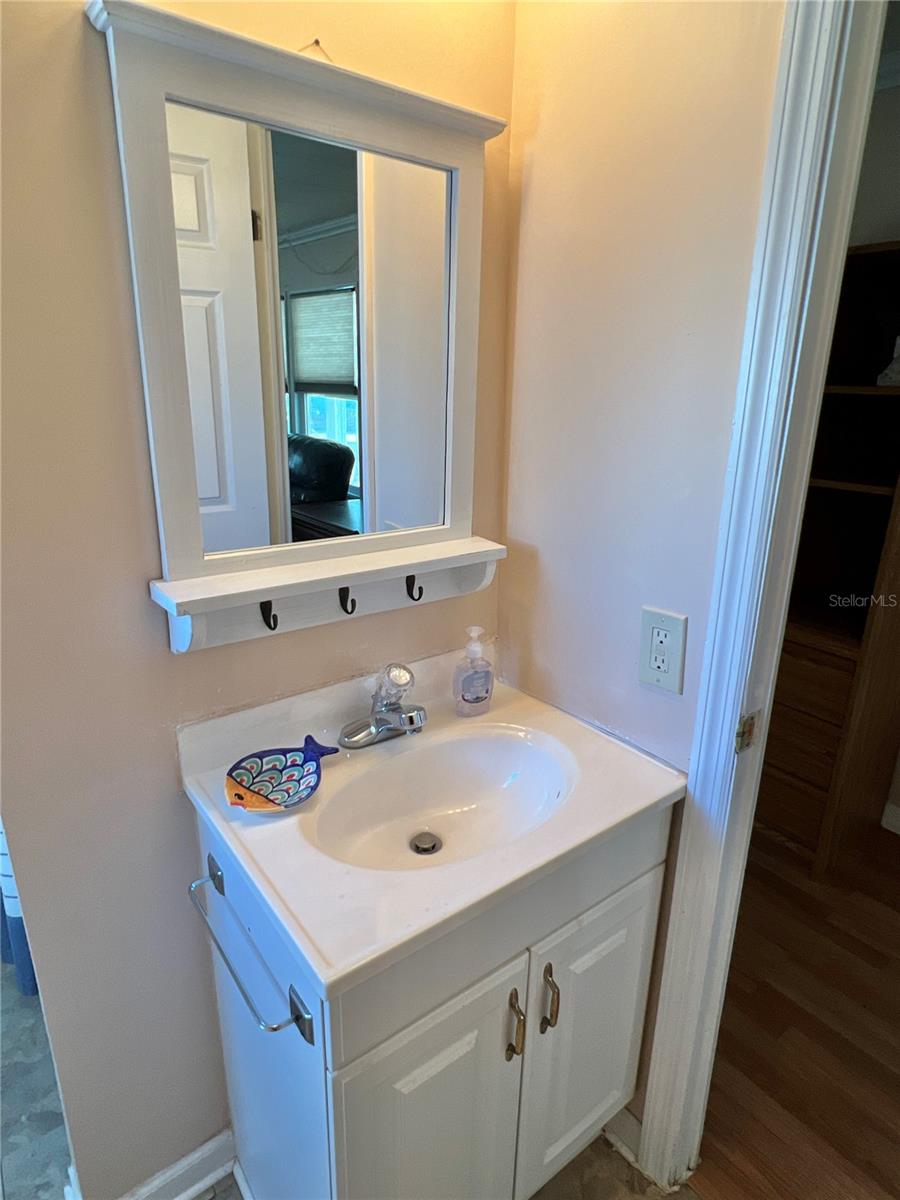 Listing photo id 14 for 7167 Mount Hawthorne Road Ne 591