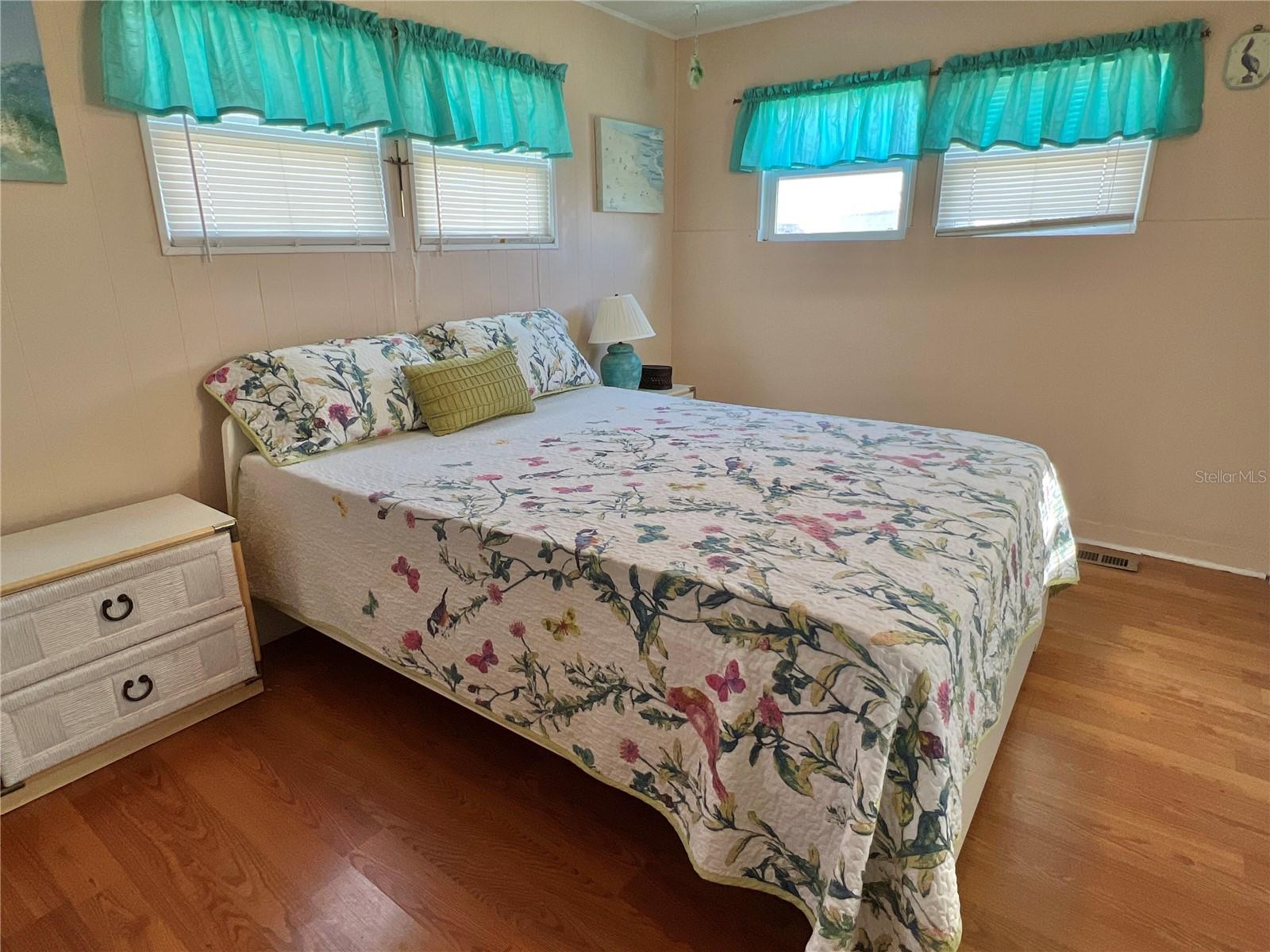 Listing photo id 16 for 7167 Mount Hawthorne Road Ne 591