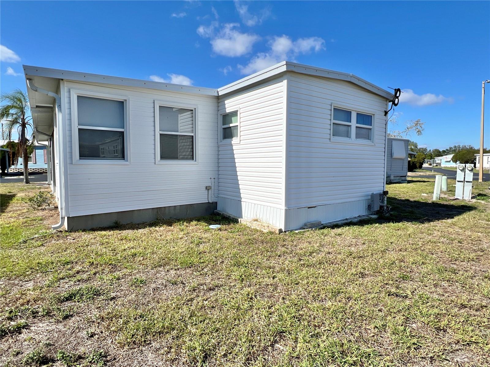 Listing photo id 23 for 7167 Mount Hawthorne Road Ne 591
