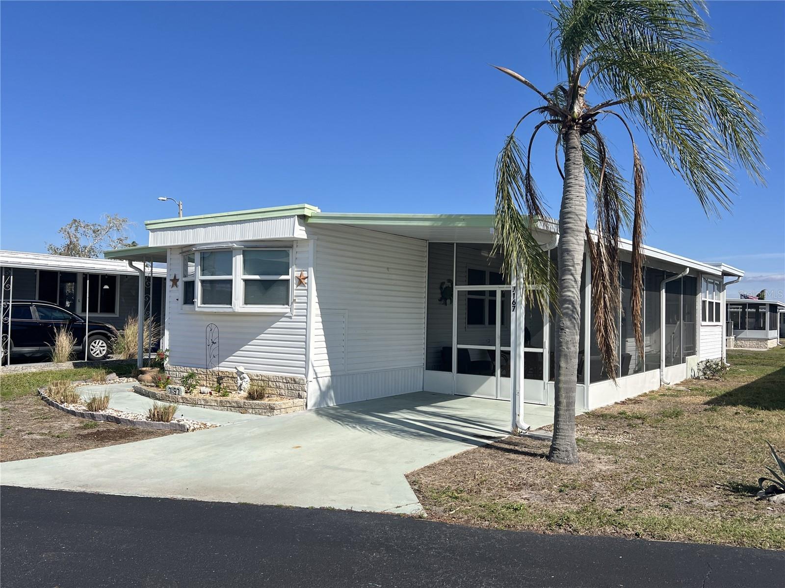 Listing photo id 1 for 7167 Mount Hawthorne Road Ne 591