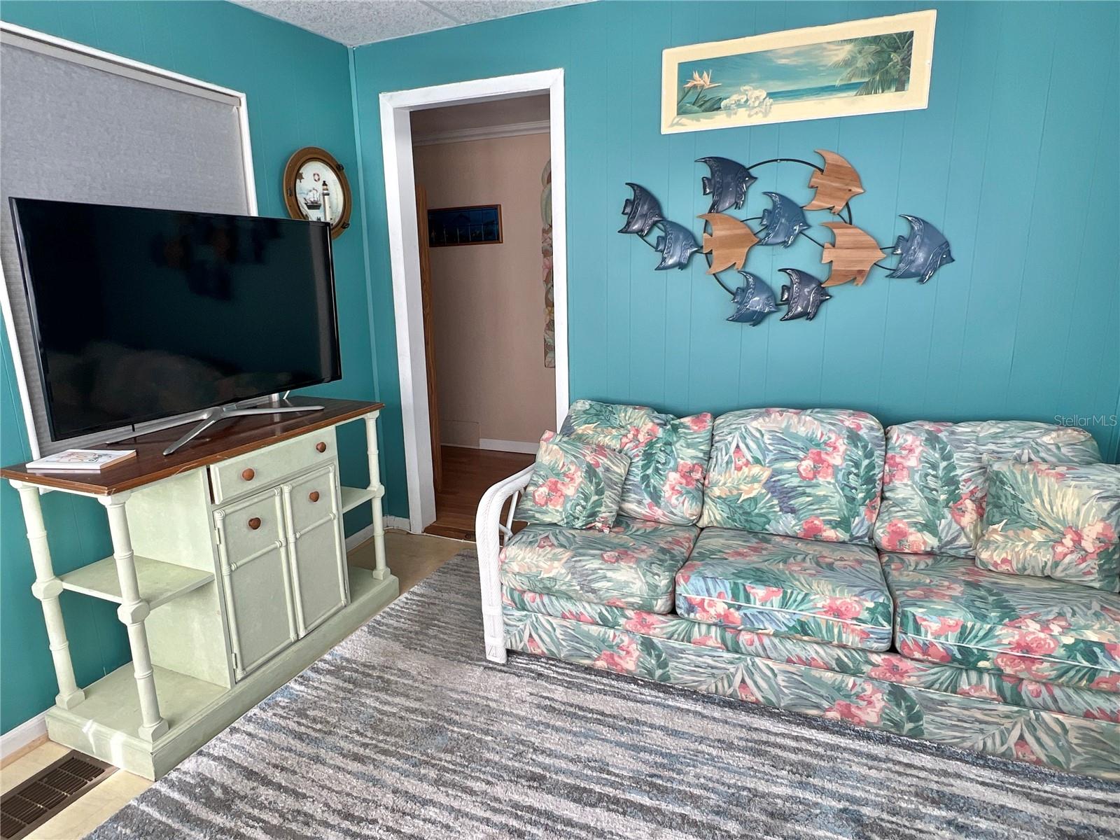 Listing photo id 3 for 7167 Mount Hawthorne Road Ne 591