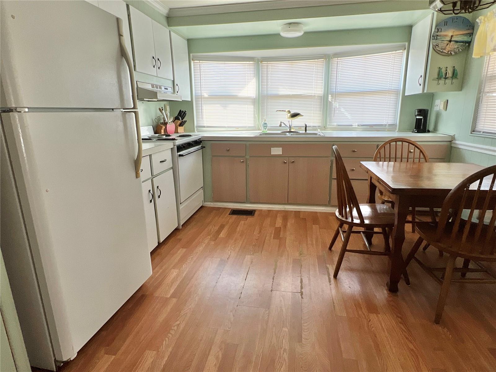 Listing photo id 6 for 7167 Mount Hawthorne Road Ne 591