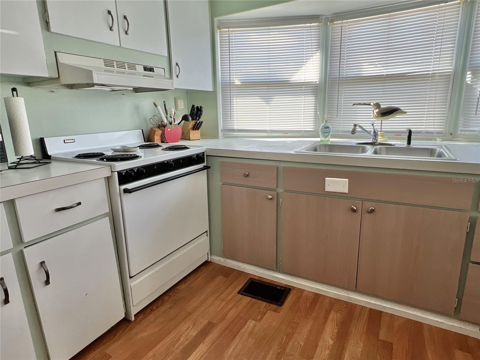 Listing photo id 7 for 7167 Mount Hawthorne Road Ne 591