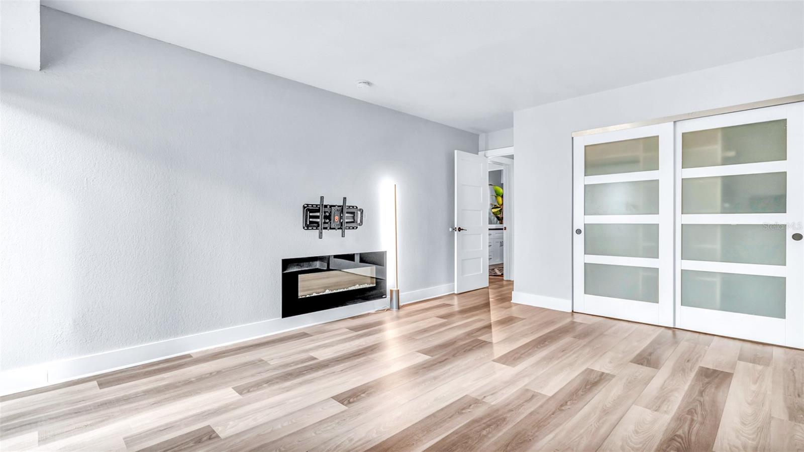 Image 22 of 66 For 855 Bayway Boulevard 105