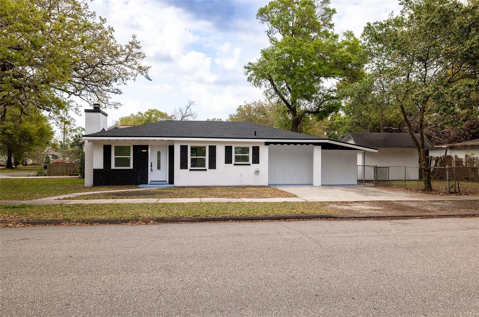 Listing photo id 3 for 5801 17th Street