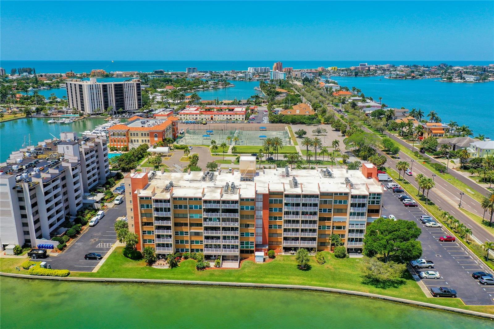 Listing photo id 53 for 500 Treasure Island Causeway 207