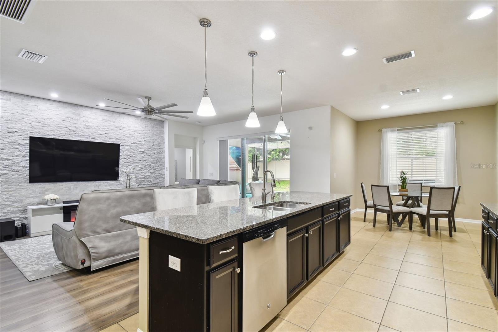 Listing photo id 3 for 6926 Rocky Canyon Way