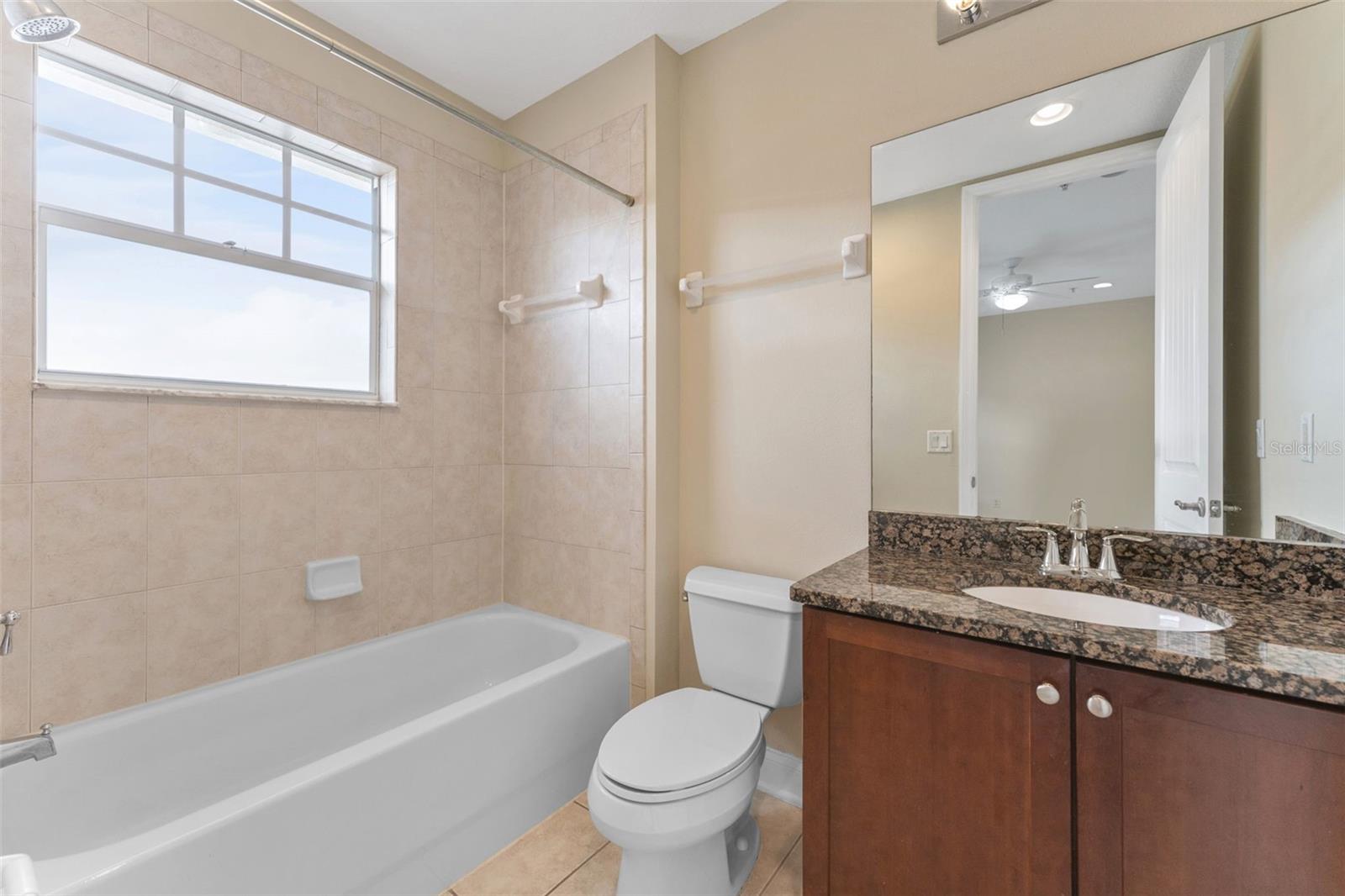 Listing photo id 29 for 111 Albany Avenue 3