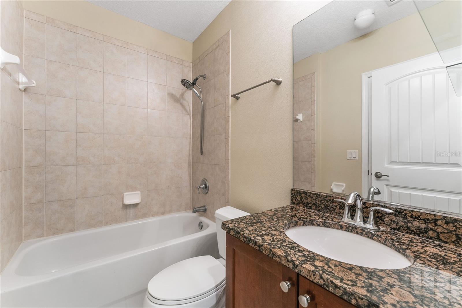 Listing photo id 30 for 111 Albany Avenue 3