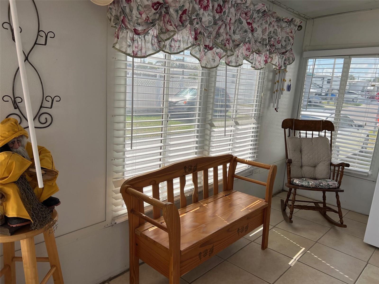 Image 11 of 27 For 12766 Seminole Boulevard 4