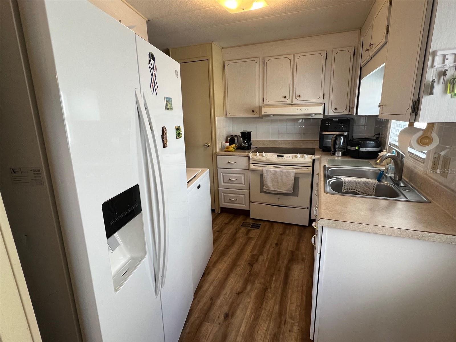 Image 12 of 27 For 12766 Seminole Boulevard 4
