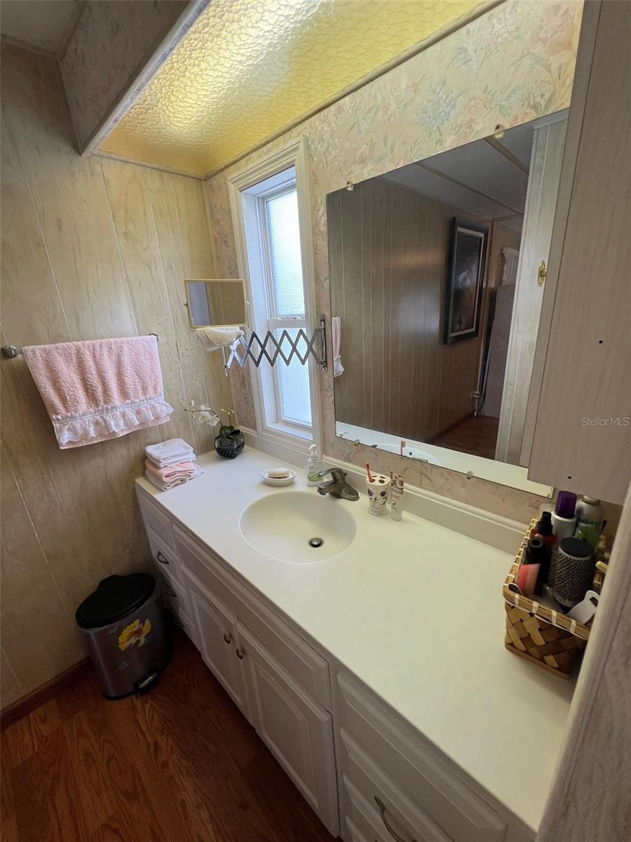 Image 21 of 27 For 12766 Seminole Boulevard 4
