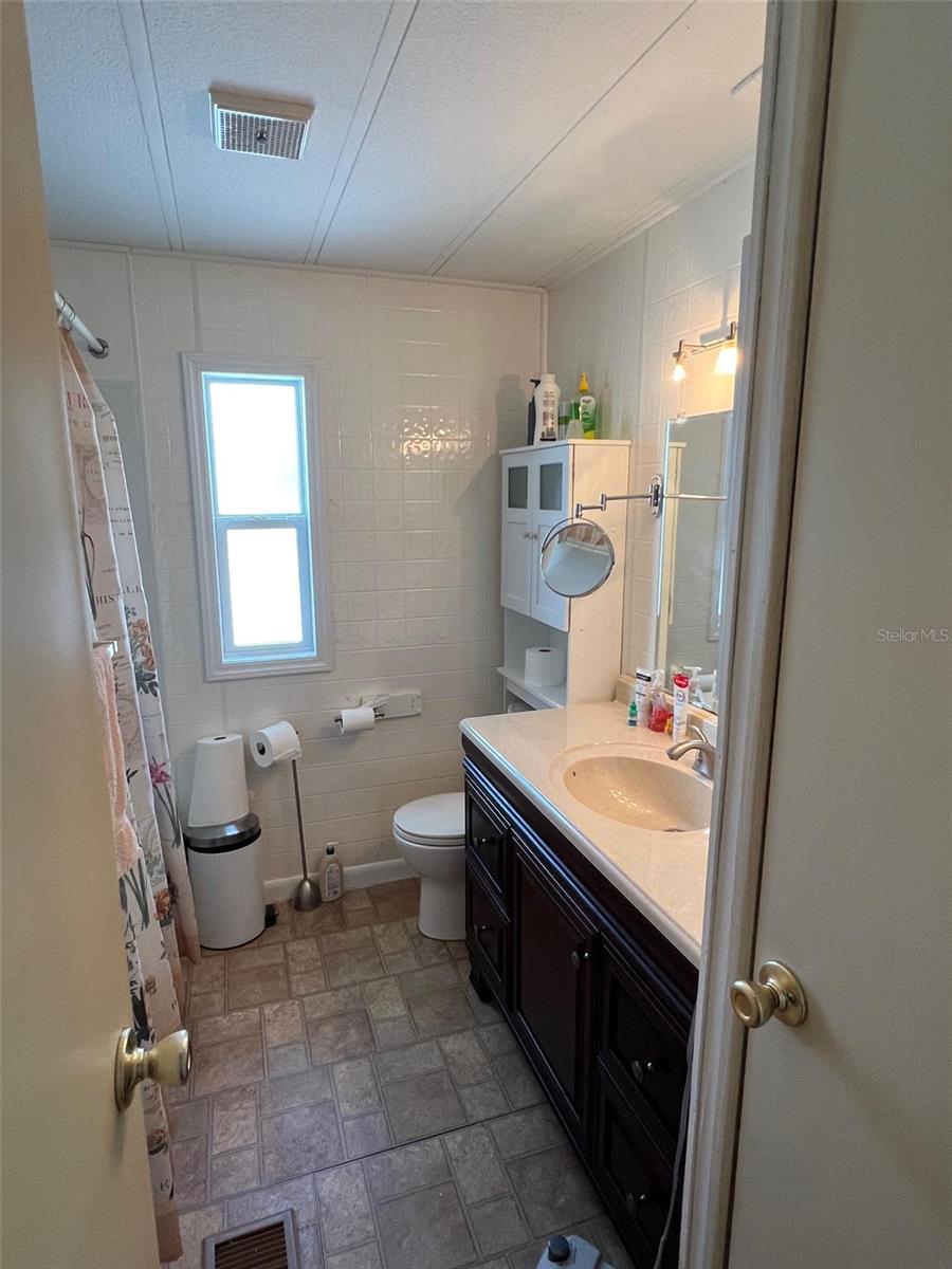 Image 25 of 27 For 12766 Seminole Boulevard 4