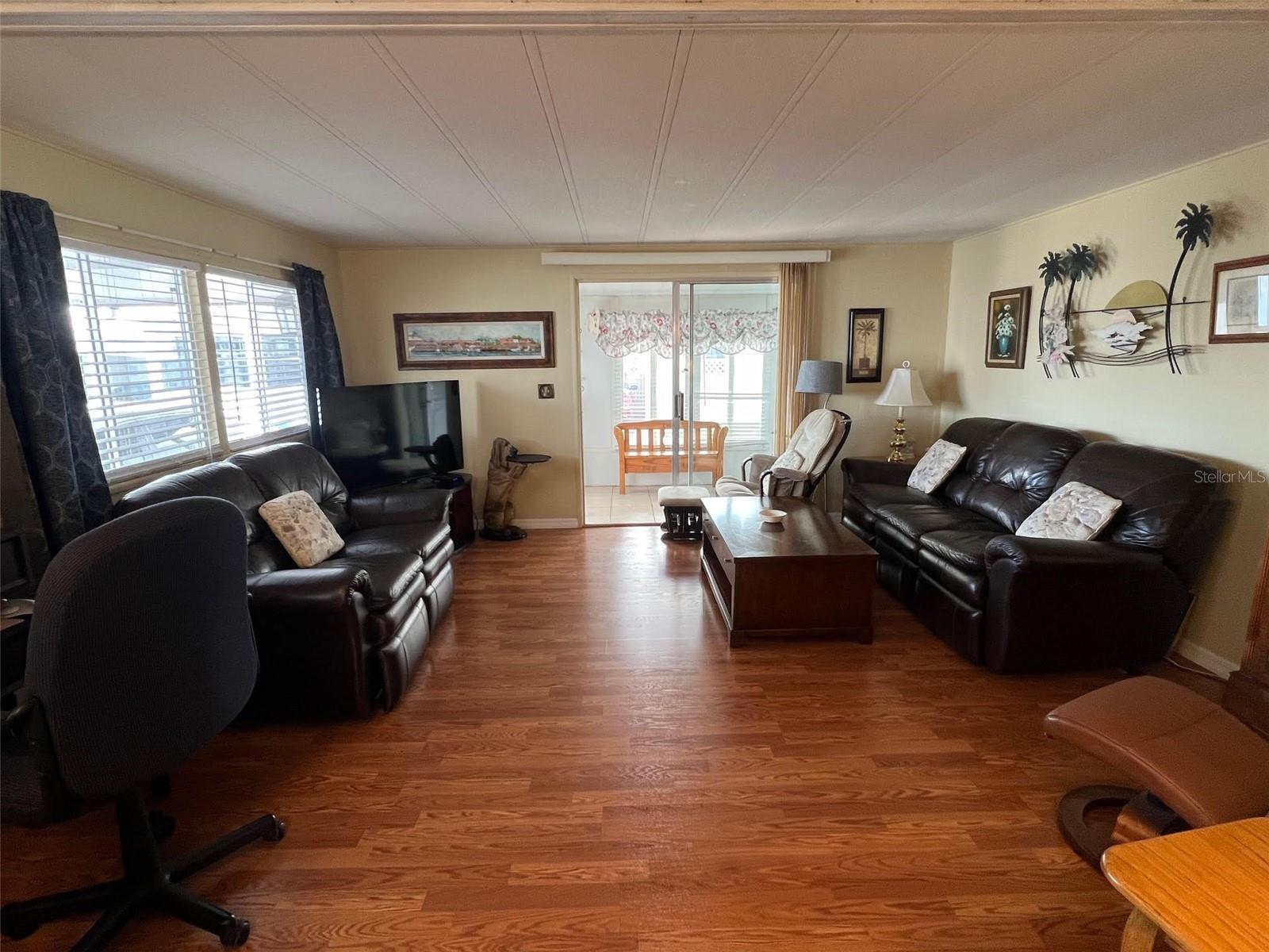 Image 5 of 27 For 12766 Seminole Boulevard 4
