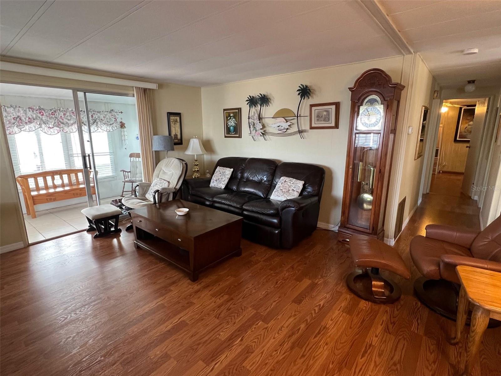 Image 9 of 27 For 12766 Seminole Boulevard 4