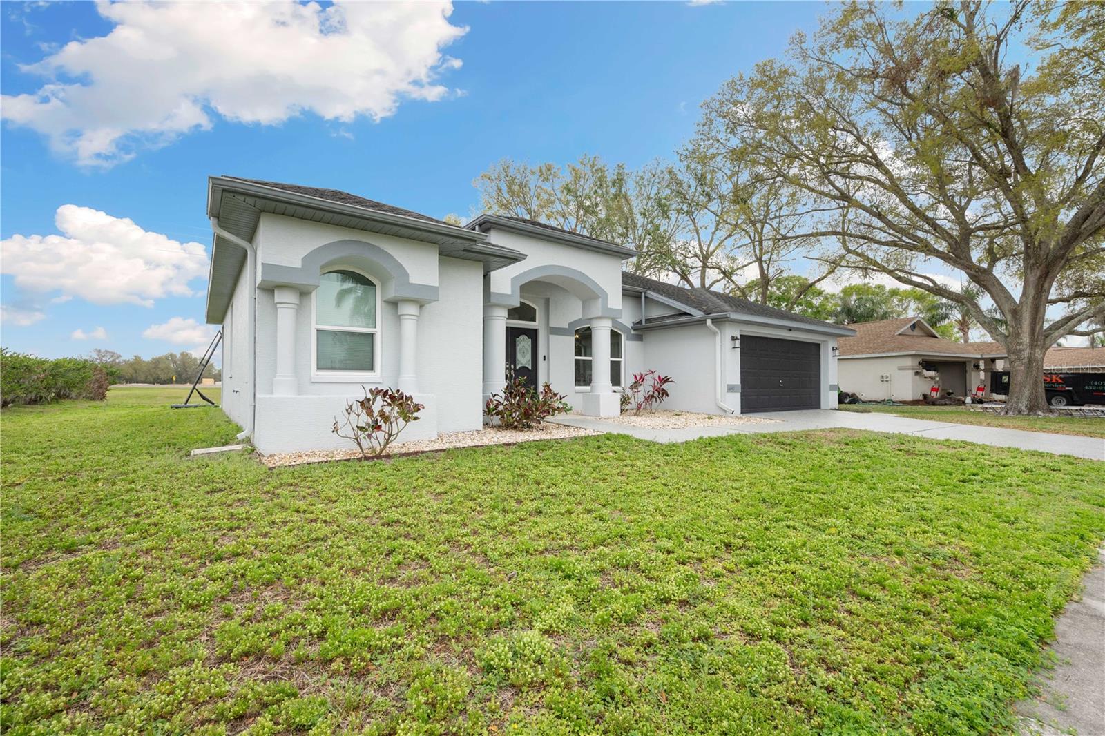 Listing photo id 1 for 6140 Silver Oaks Drive