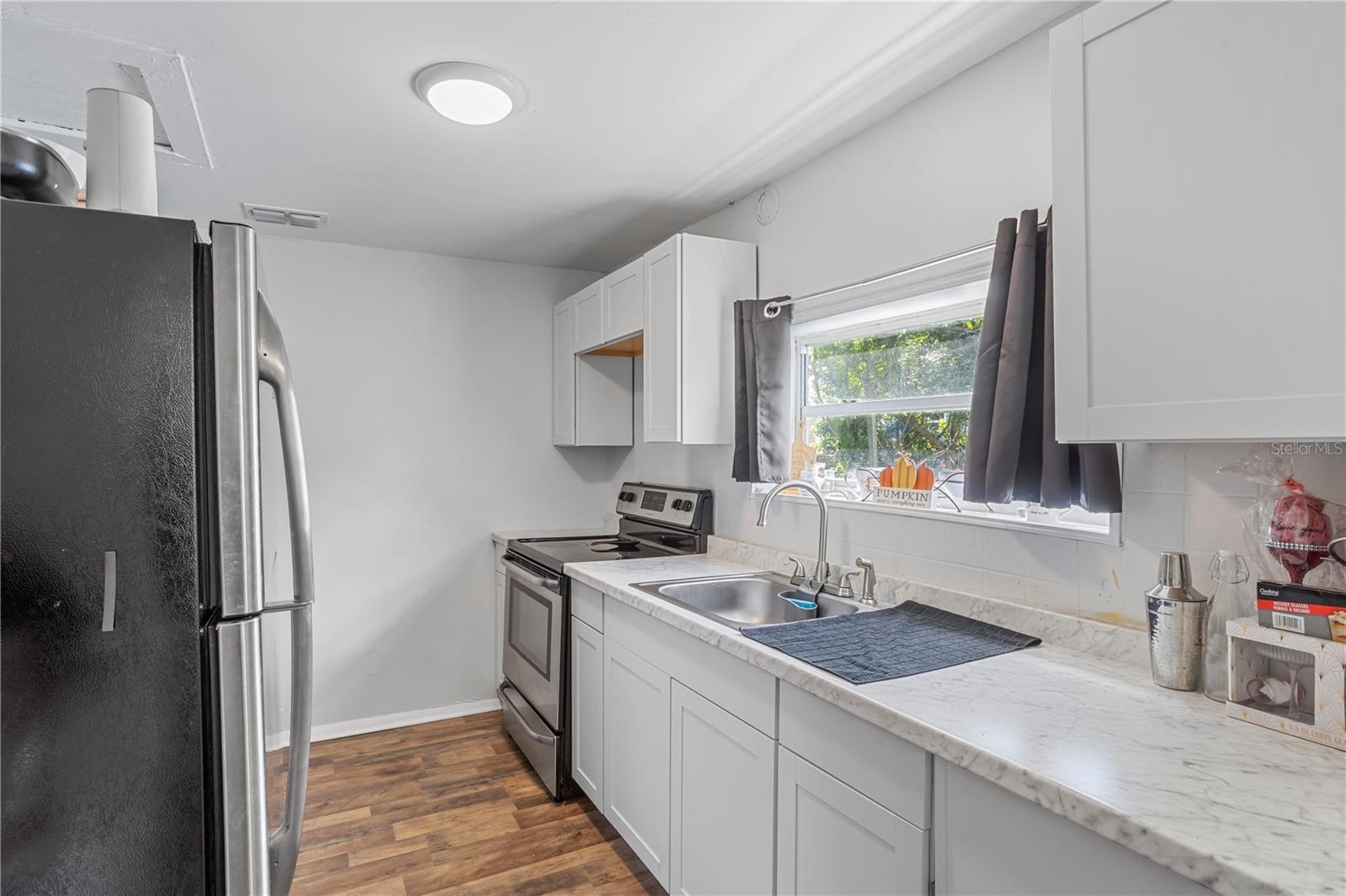 Image 5 of 15 For 828 13th Street