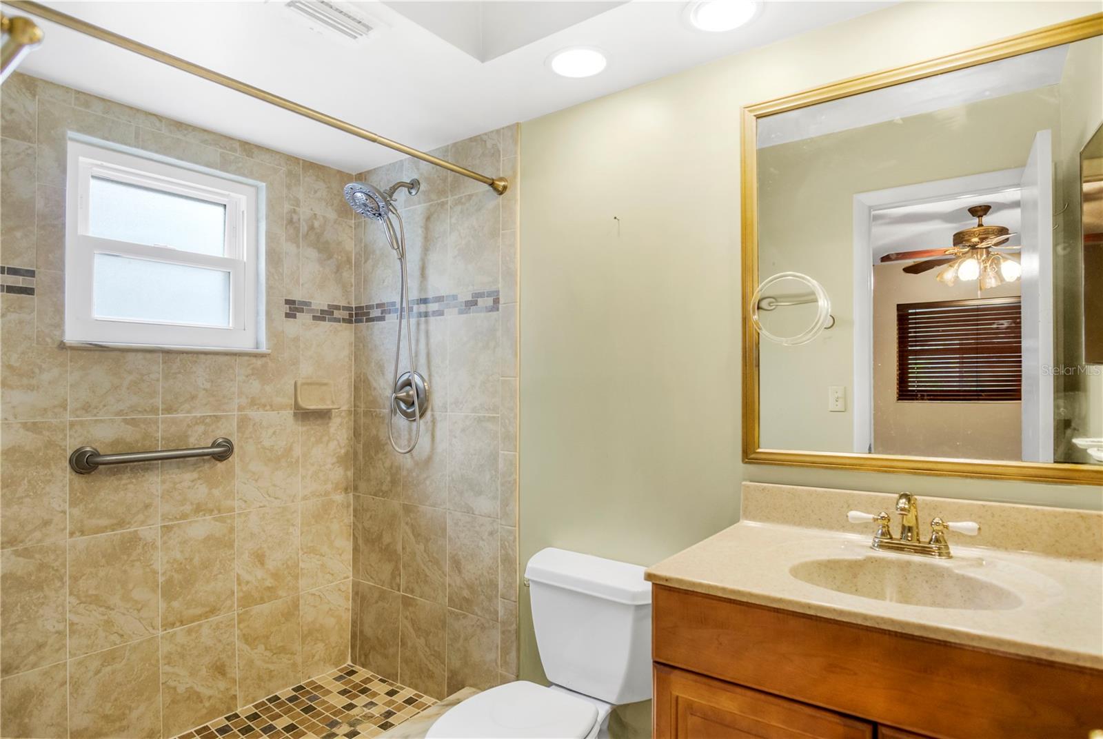 Image 19 of 27 For 7281 61st Avenue N