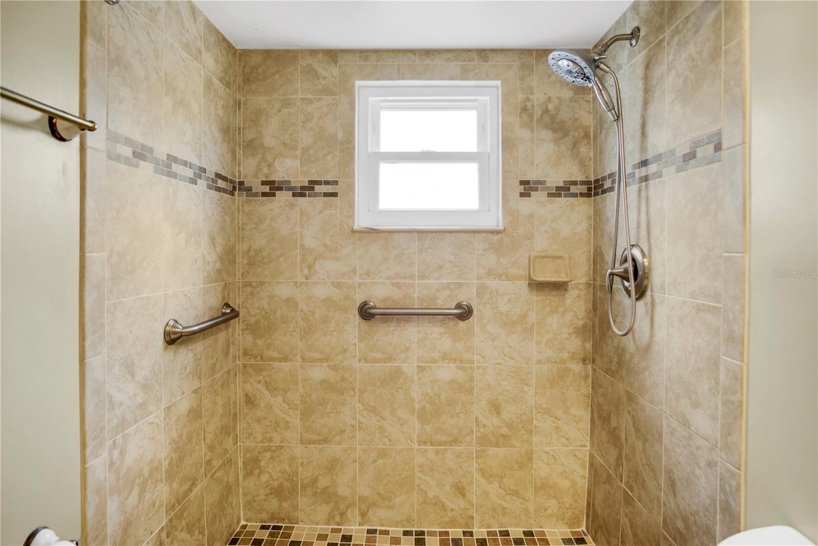 Image 20 of 27 For 7281 61st Avenue N