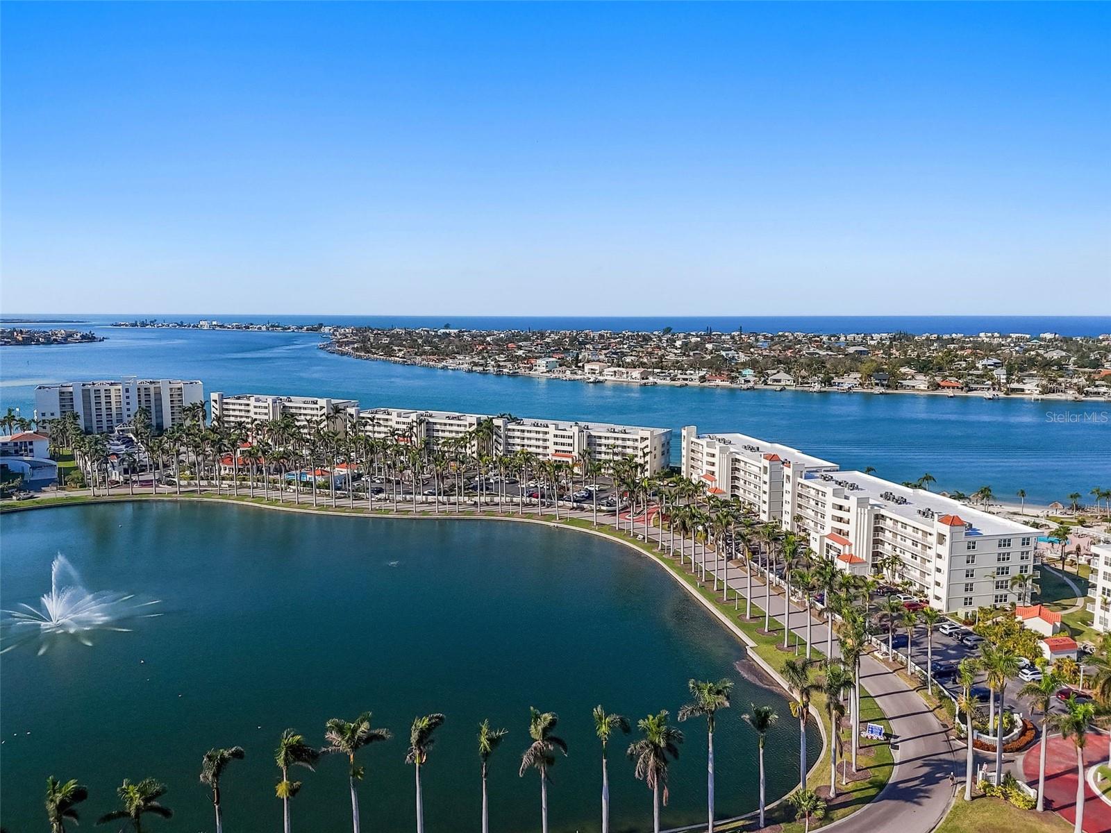 Listing photo id 33 for 6083 Bahia Del Mar Circle 359