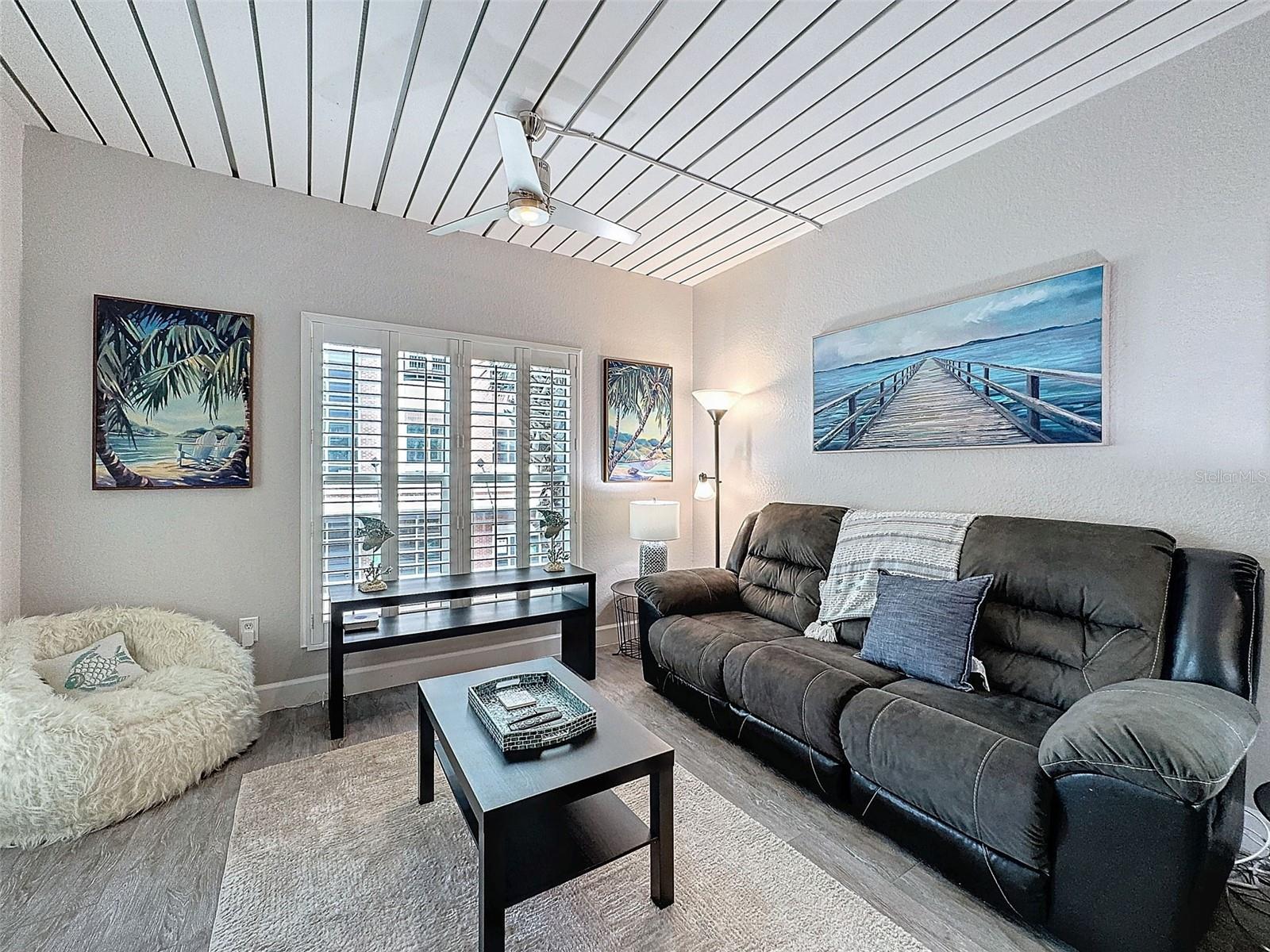 Image 10 of 50 For 2410 Azeele Street 220