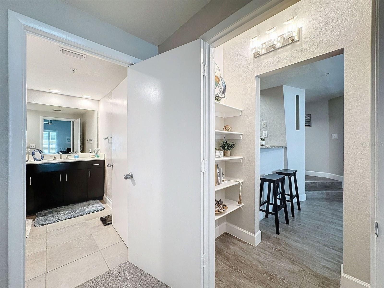 Image 19 of 50 For 2410 Azeele Street 220
