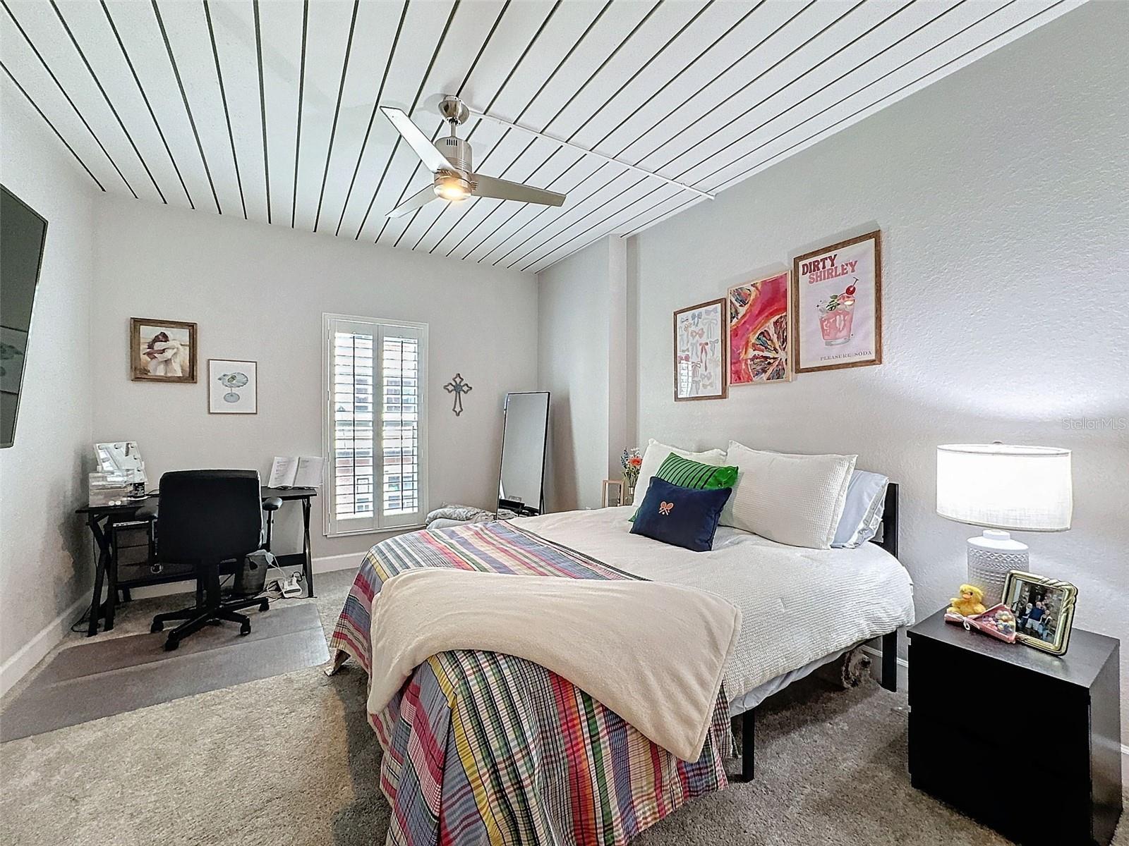 Image 24 of 50 For 2410 Azeele Street 220