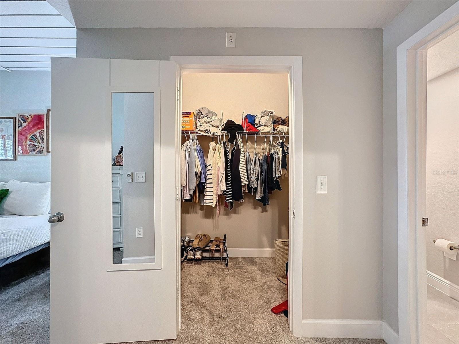 Image 30 of 50 For 2410 Azeele Street 220