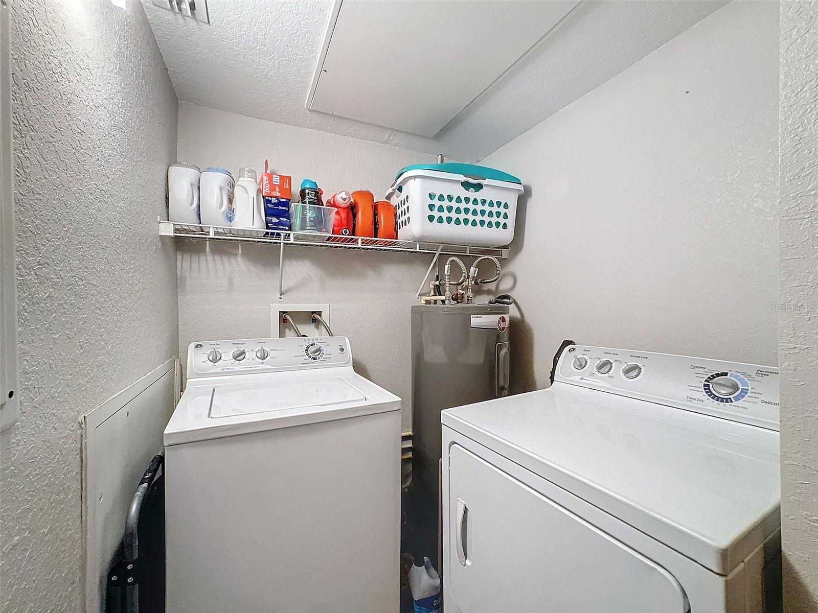 Image 33 of 50 For 2410 Azeele Street 220