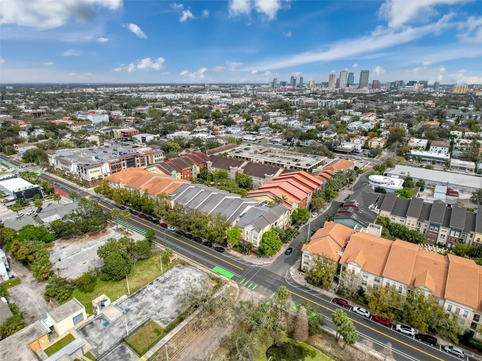 Image 50 of 50 For 2410 Azeele Street 220