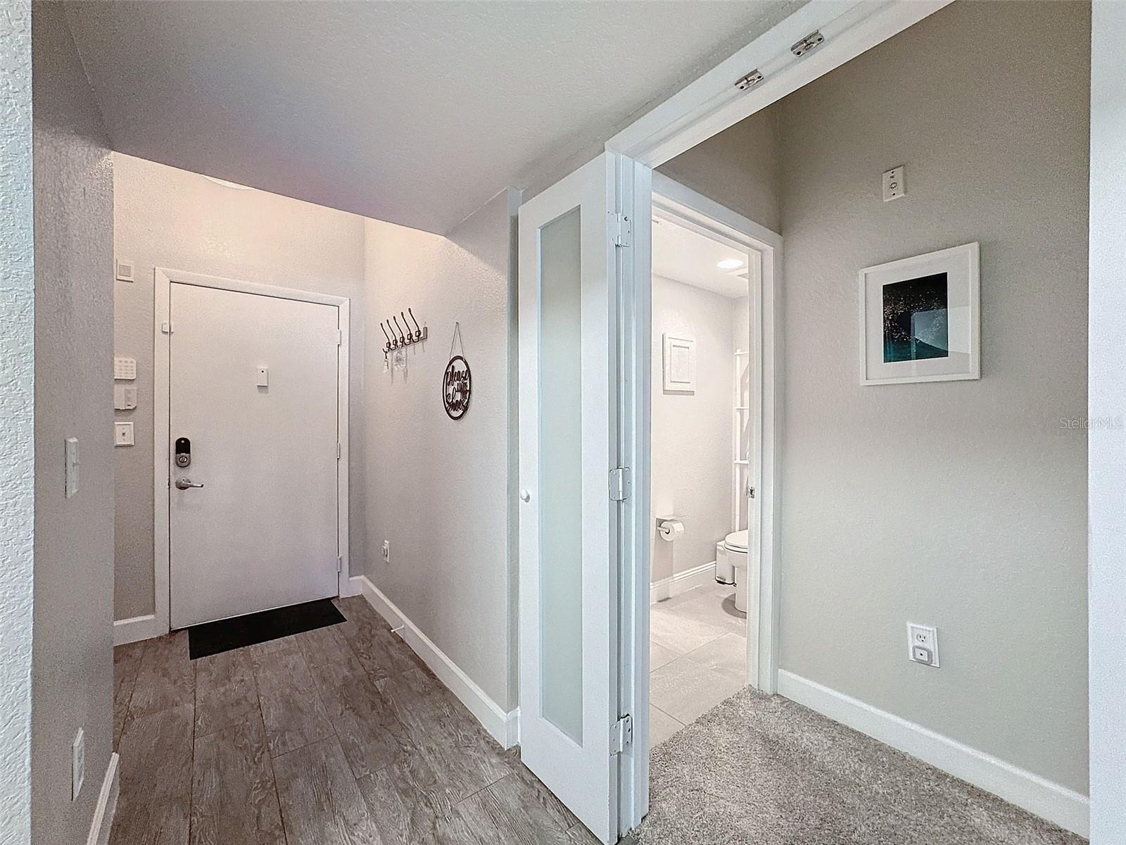 Image 7 of 50 For 2410 Azeele Street 220