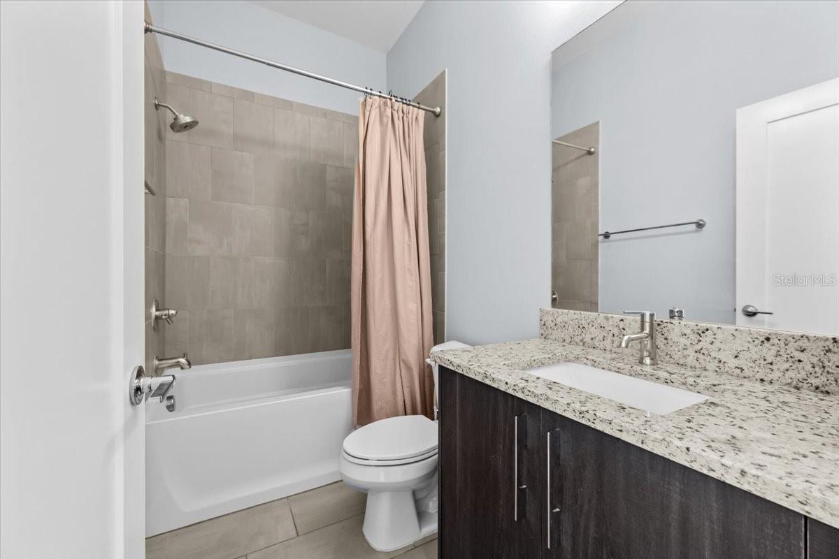 Listing photo id 36 for 4810 Mcelroy Avenue 7