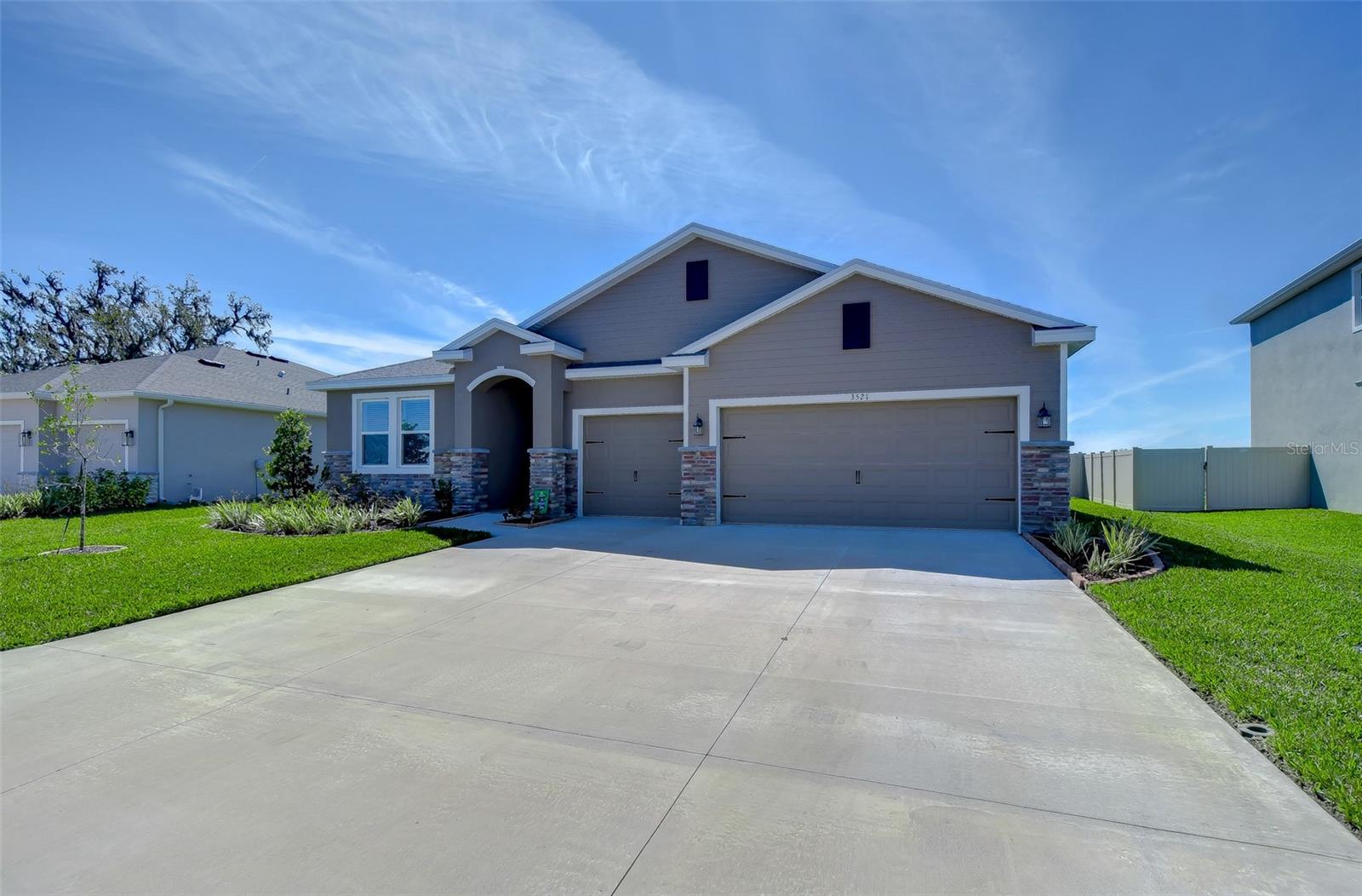 Listing photo id 4 for 3521 Golden Wheat Lane