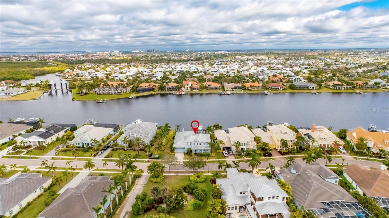 Listing photo id 11 for 735 Manns Harbor Drive