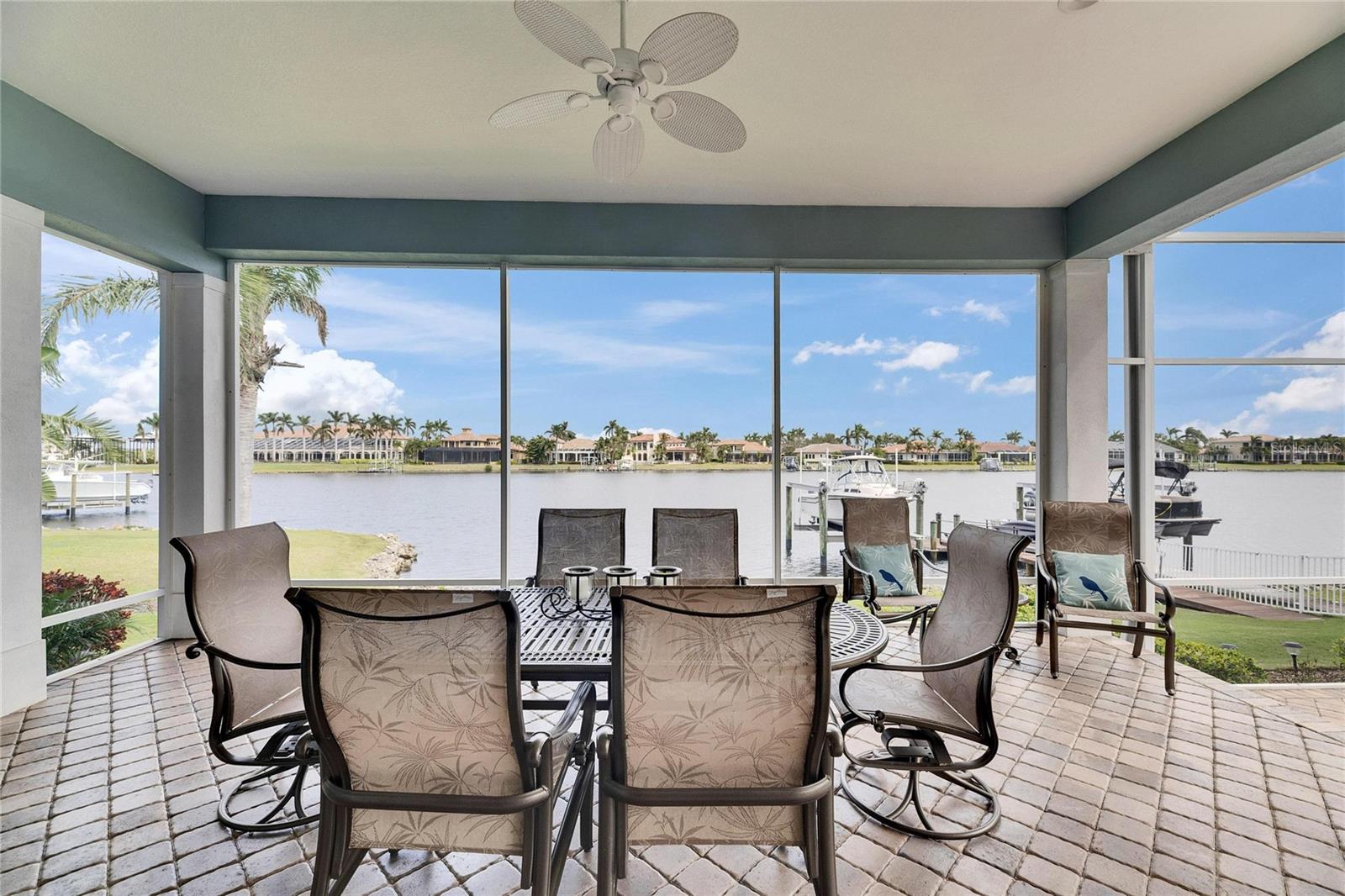 Listing photo id 3 for 735 Manns Harbor Drive