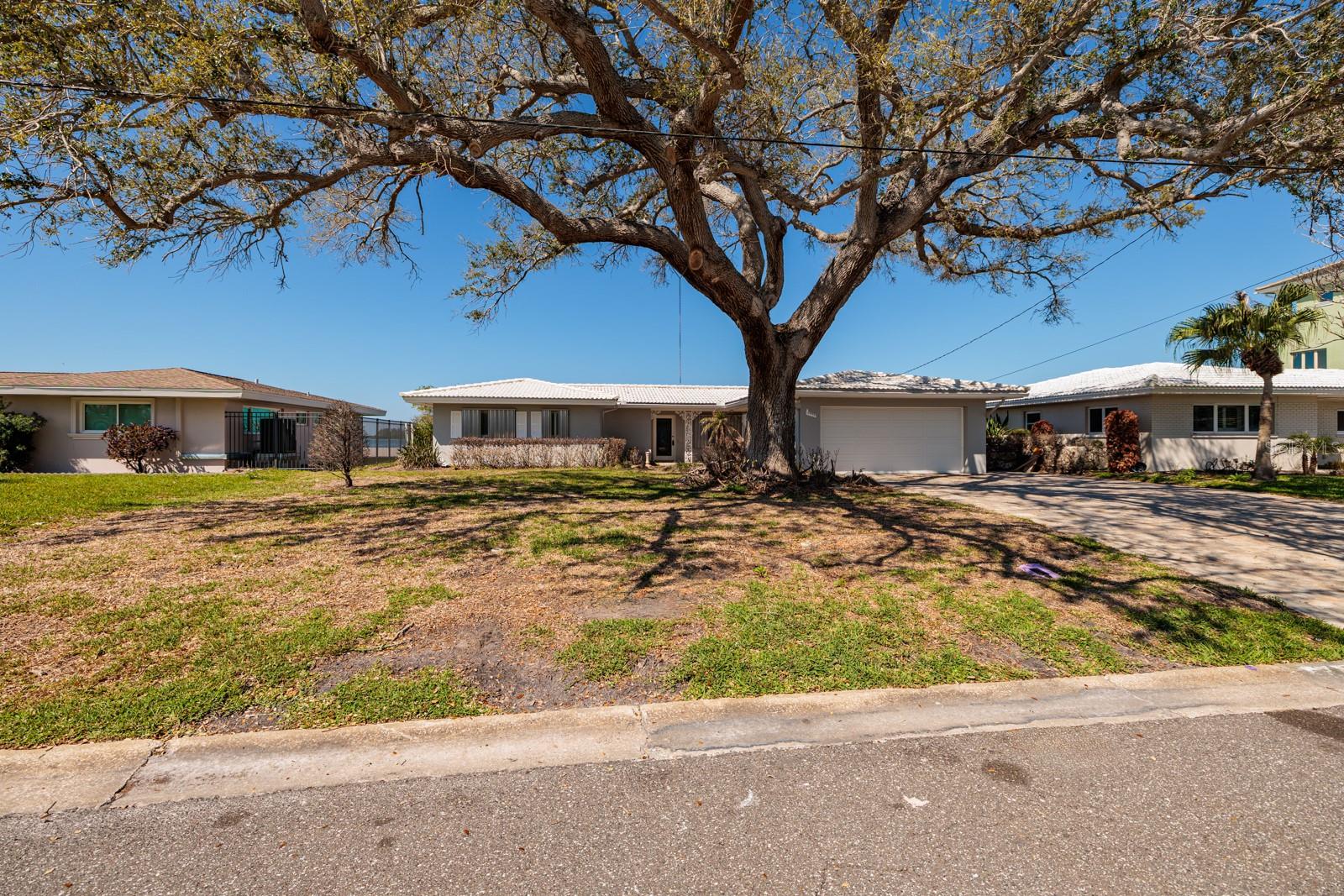 Listing photo id 1 for 2240 Harbor View Drive