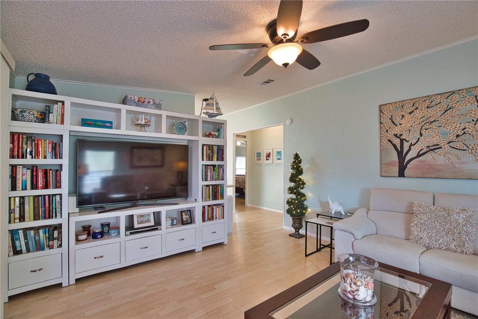 Image 21 of 38 For 714 Del Luna Drive
