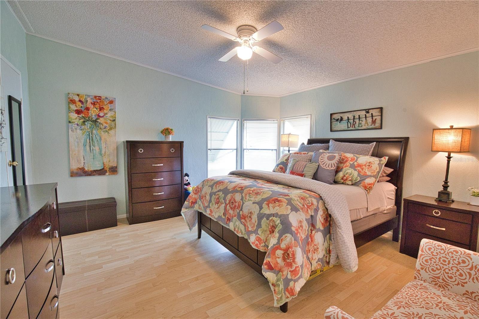 Image 31 of 38 For 714 Del Luna Drive