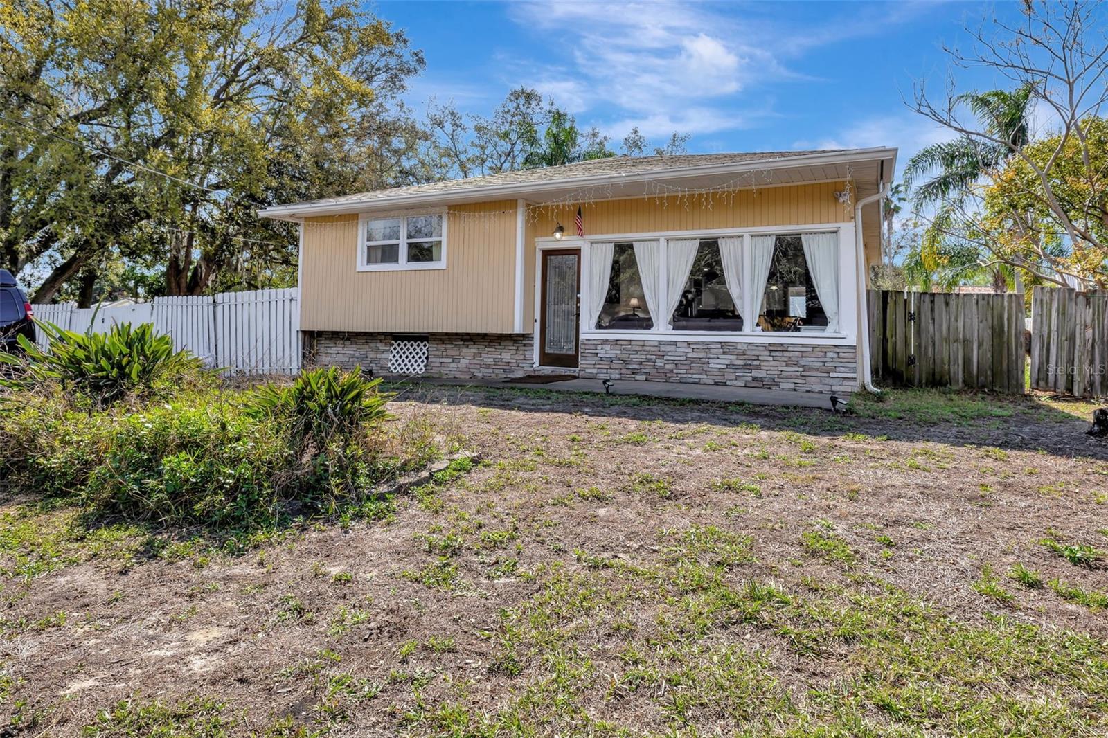 Listing photo id 1 for 4716 Gazania Street