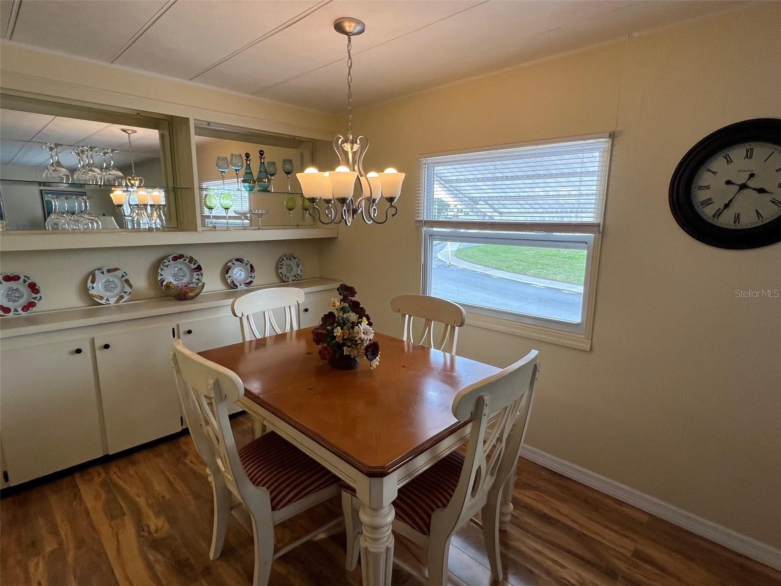 Listing photo id 10 for 6 Thatch Palm Street E