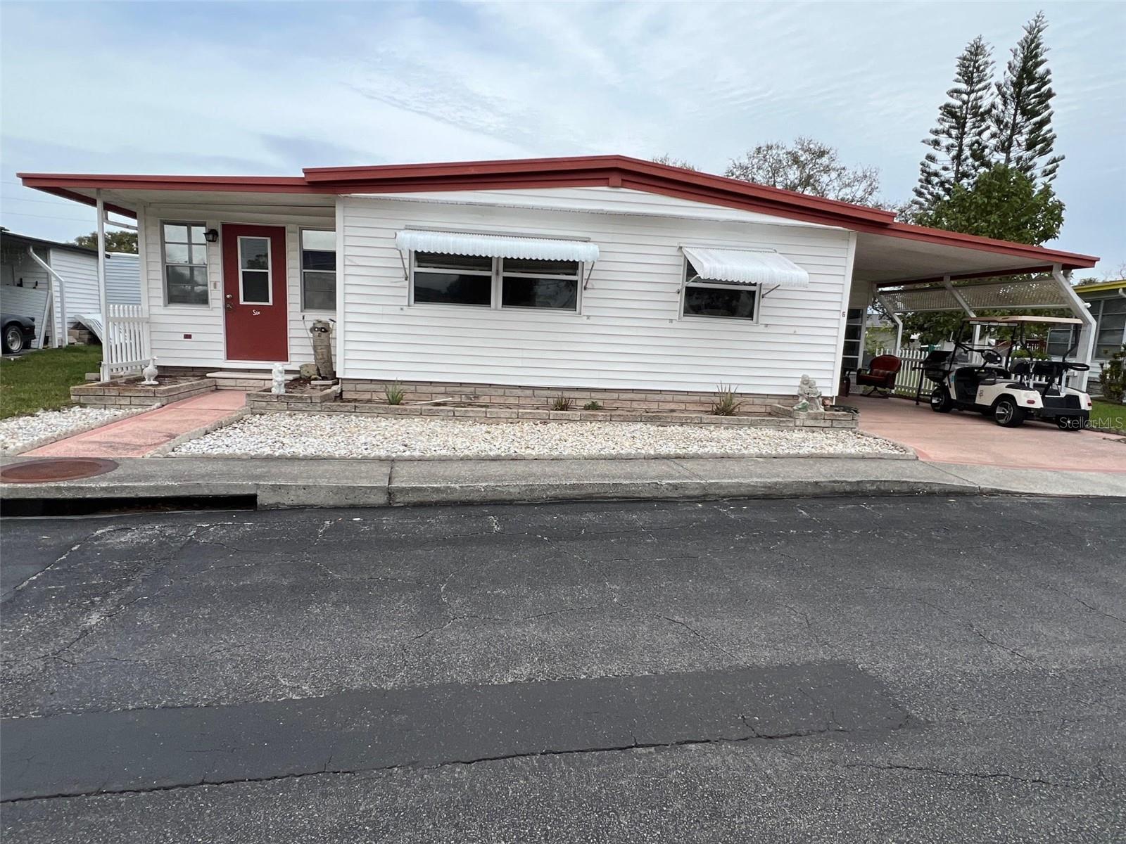 Listing photo id 0 for 6 Thatch Palm Street E